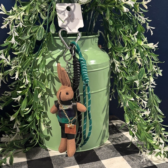 Fashion Rabbit Keychain - Picture 1 of 3